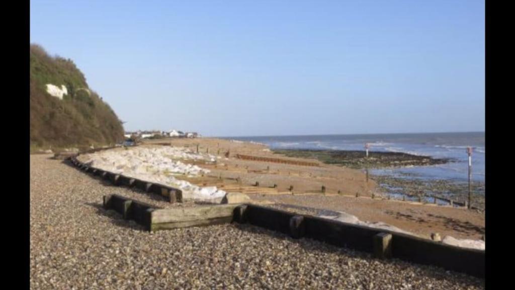Foxes Sea Side Retreat Deluxe Chalet Is A Lovely Holiday Home Tucked Away On The Kent Coast Kingsdown  المظهر الخارجي الصورة