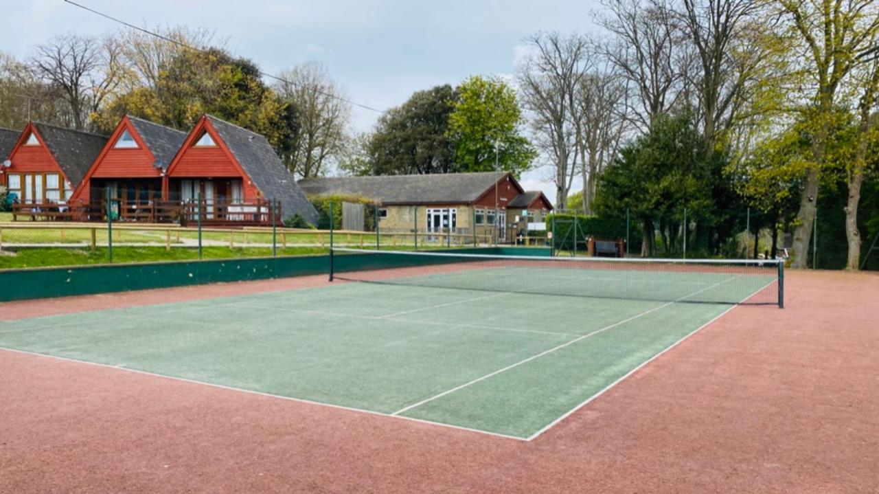 Foxes Sea Side Retreat Deluxe Chalet Is A Lovely Holiday Home Tucked Away On The Kent Coast Kingsdown  المظهر الخارجي الصورة