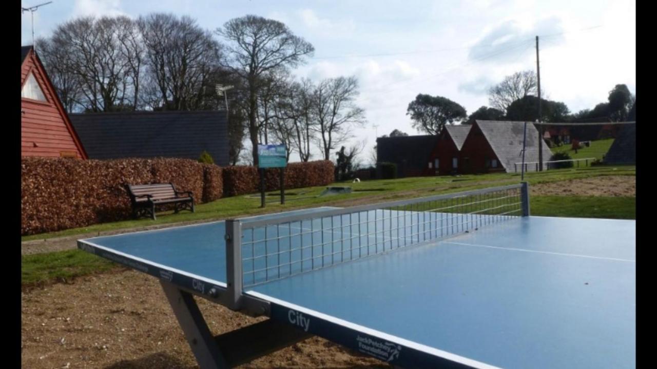 Foxes Sea Side Retreat Deluxe Chalet Is A Lovely Holiday Home Tucked Away On The Kent Coast Kingsdown  المظهر الخارجي الصورة